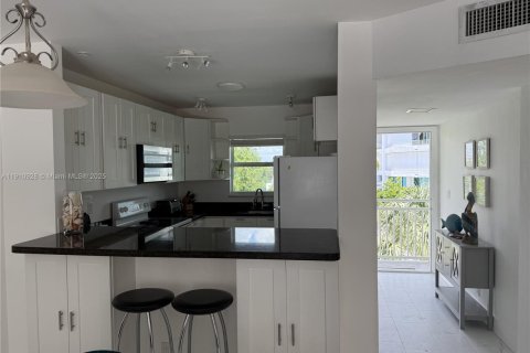 Снять в аренду кондоминиум в Лодердейл-бай-те-Си, Флорида 2 спальни, 87.79м2, № 1966154 - фото 13