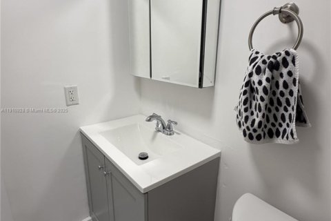 Снять в аренду кондоминиум в Лодердейл-бай-те-Си, Флорида 2 спальни, 87.79м2, № 1966154 - фото 23