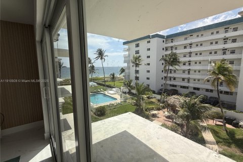 Снять в аренду кондоминиум в Лодердейл-бай-те-Си, Флорида 2 спальни, 87.79м2, № 1966154 - фото 7