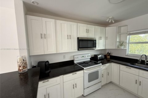 Снять в аренду кондоминиум в Лодердейл-бай-те-Си, Флорида 2 спальни, 87.79м2, № 1966154 - фото 14