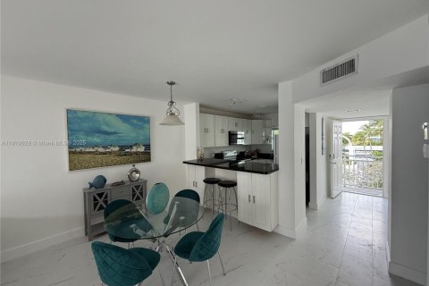 Снять в аренду кондоминиум в Лодердейл-бай-те-Си, Флорида 2 спальни, 87.79м2, № 1966154 - фото 11