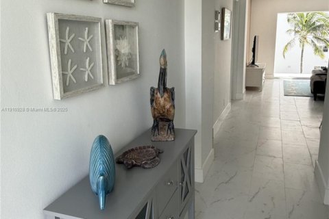 Снять в аренду кондоминиум в Лодердейл-бай-те-Си, Флорида 2 спальни, 87.79м2, № 1966154 - фото 12