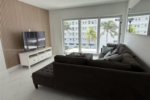 Снять в аренду кондоминиум в Лодердейл-бай-те-Си, Флорида 2 спальни, 87.79м2, № 1966154 - фото 3