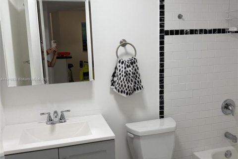 Снять в аренду кондоминиум в Лодердейл-бай-те-Си, Флорида 2 спальни, 87.79м2, № 1966154 - фото 22