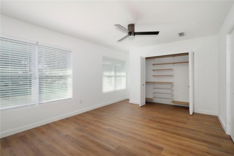 Casa en venta en Pinecrest, Florida, 4 dormitorios, 327.02 m2 № 2057997 - foto 15