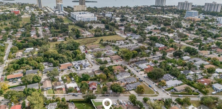 Immobilier commercial à Miami, Floride 286.05 m2 № 1684328