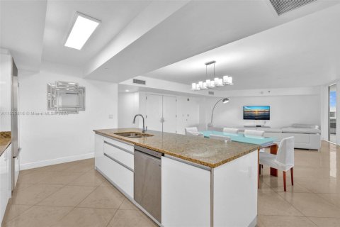 Condominio en venta en Sunny Isles Beach, Florida, 2 dormitorios, 175.21 m2 № 1944330 - foto 22