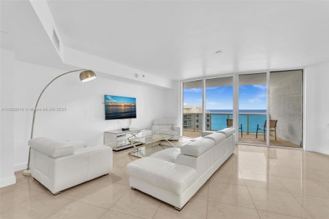 Condominio en venta en Sunny Isles Beach, Florida, 2 dormitorios, 175.21 m2 № 1944330 - foto 1