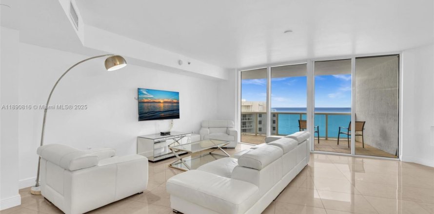 Condominio en Sunny Isles Beach, Florida, 2 dormitorios  № 1944330