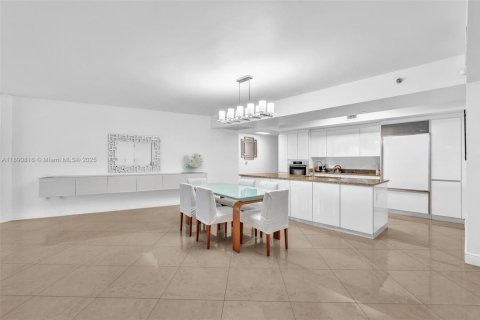 Condominio en venta en Sunny Isles Beach, Florida, 2 dormitorios, 175.21 m2 № 1944330 - foto 14