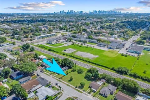 Terrain à vendre à Miami, Floride № 1953658 - photo 1