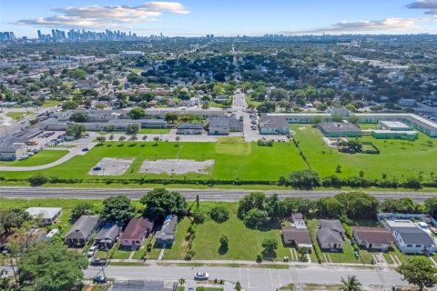 Terrain à vendre à Miami, Floride № 1953658 - photo 12