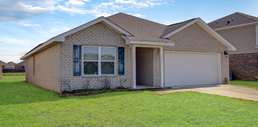 House in Crestview, Florida 3 bedrooms, 155.43 sq.m. № 560861