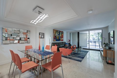 Condominio en venta en Miami, Florida, 1 dormitorio, 75.81 m2 № 2032163 - foto 2
