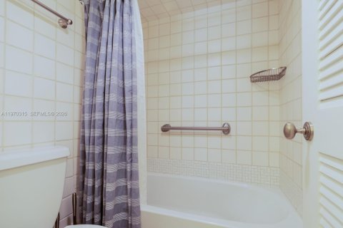 Condominio en venta en Miami, Florida, 1 dormitorio, 75.81 m2 № 2032163 - foto 6