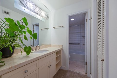 Condominio en venta en Miami, Florida, 1 dormitorio, 75.81 m2 № 2032163 - foto 5