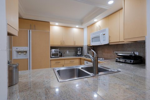 Condominio en venta en Miami, Florida, 1 dormitorio, 75.81 m2 № 2032163 - foto 9