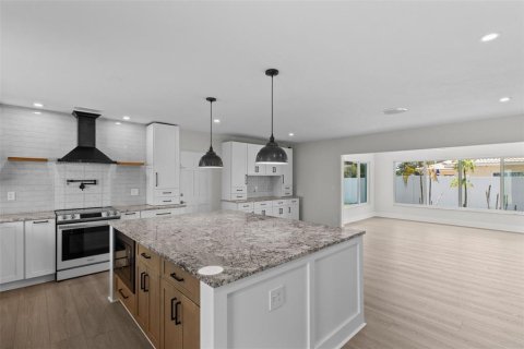 Casa en venta en Saint Petersburg, Florida, 2 dormitorios, 112.04 m2 № 1802311 - foto 5