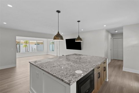 Casa en venta en Saint Petersburg, Florida, 2 dormitorios, 112.04 m2 № 1802311 - foto 8