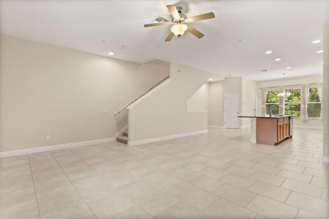Adosado en venta en Lake Mary, Florida, 3 dormitorios, 203.55 m2 № 1917717 - foto 4