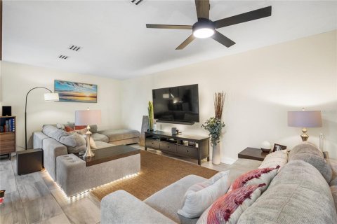 Townhouse in Ocoee, Florida 3 bedrooms, 124.95 sq.m. № 2385785 - photo 4