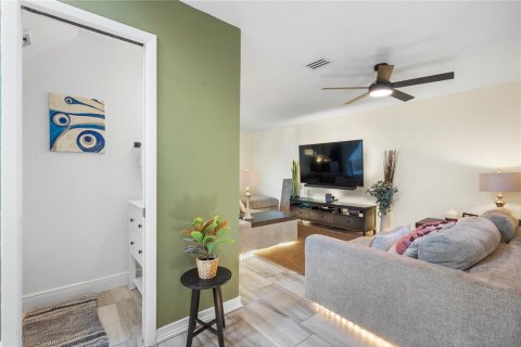Townhouse in Ocoee, Florida 3 bedrooms, 124.95 sq.m. № 2385785 - photo 9