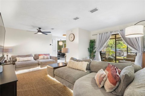 Townhouse in Ocoee, Florida 3 bedrooms, 124.95 sq.m. № 2385785 - photo 5