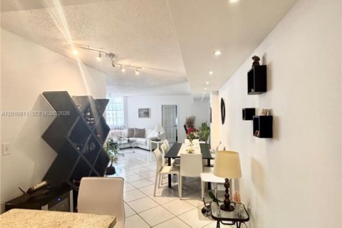 Apartamento en alquiler en Miami, Florida, 2 dormitorios, 91.97 m2 № 2076540 - foto 6