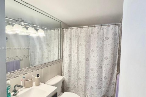 Apartamento en alquiler en Miami, Florida, 2 dormitorios, 91.97 m2 № 2076540 - foto 5
