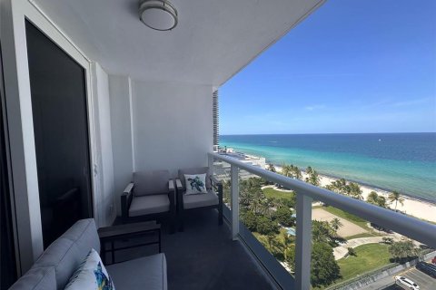 Condo in Hallandale Beach, Florida, 2 bedrooms № 2184026
