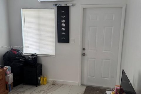 Commercial property in Fort Lauderdale, Florida № 1960642 - photo 15