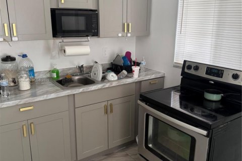 Commercial property in Fort Lauderdale, Florida № 1960642 - photo 11