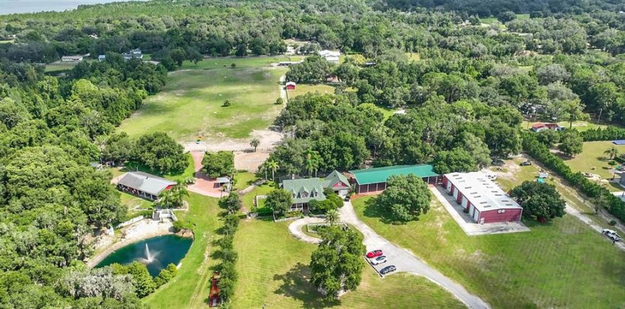 Casa en Geneva, Florida 7 dormitorios, 262.54 m2 № 2385930