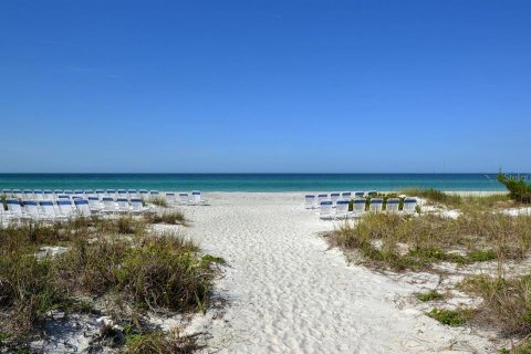 House in Longboat Key, Florida 11 bedrooms, 792.36 sq.m. № 1562155 - photo 10