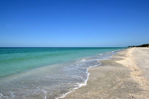 House in Longboat Key, Florida 11 bedrooms, 792.36 sq.m. № 1562155 - photo 11