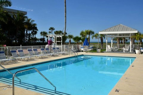House in Longboat Key, Florida 11 bedrooms, 792.36 sq.m. № 1562155 - photo 4
