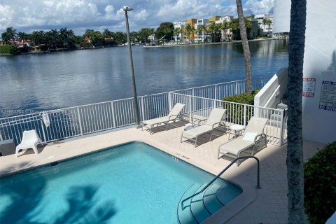 Copropriété à louer à Miami Beach, Floride: 1 chambre, 69.31 m2 № 1930452 - photo 3
