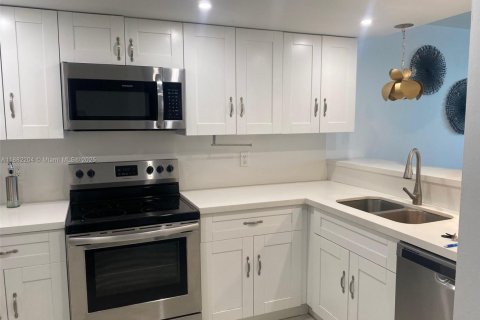 Copropriété à louer à Miami Beach, Floride: 1 chambre, 69.31 m2 № 1930452 - photo 16