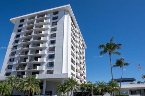 Condo in North Palm Beach, Florida, 2 bedrooms  № 2057848 - photo 2