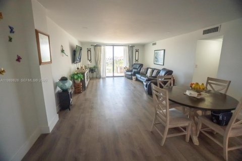 Condo in North Palm Beach, Florida, 2 bedrooms  № 2057848 - photo 4