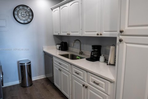 Condo in North Palm Beach, Florida, 2 bedrooms  № 2057848 - photo 7