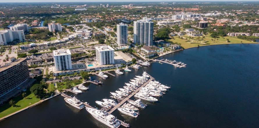 Condo in North Palm Beach, Florida, 2 bedrooms  № 2057848