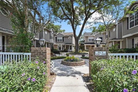 House in Orlando, Florida 3 bedrooms, 137.96 sq.m. № 1982198 - photo 6