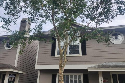 House in Orlando, Florida 3 bedrooms, 137.96 sq.m. № 1982198 - photo 8