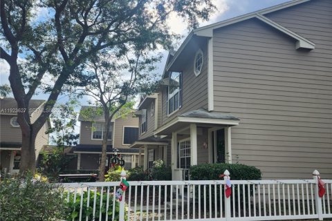 House in Orlando, Florida 3 bedrooms, 137.96 sq.m. № 1982198 - photo 3