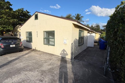 House in Miami, Florida 2 bedrooms, 183.76 sq.m. № 1993540