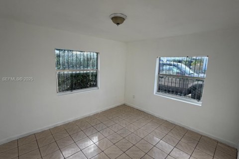 House in Miami, Florida 2 bedrooms, 183.76 sq.m. № 1993540 - photo 14