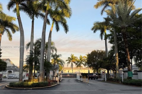 Купить кондоминиум в Майами, Флорида 2 спальни, № 2024009 - фото 14