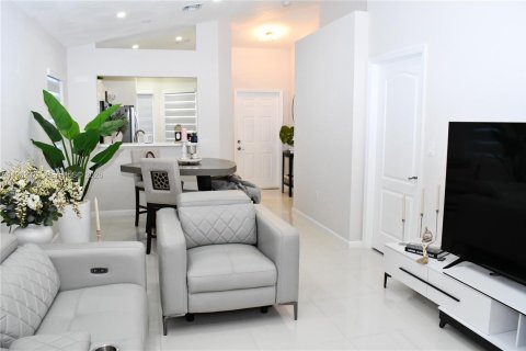 Купить кондоминиум в Майами, Флорида 2 спальни, № 2024009 - фото 18