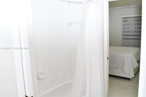 Купить кондоминиум в Майами, Флорида 2 спальни, № 2024009 - фото 24